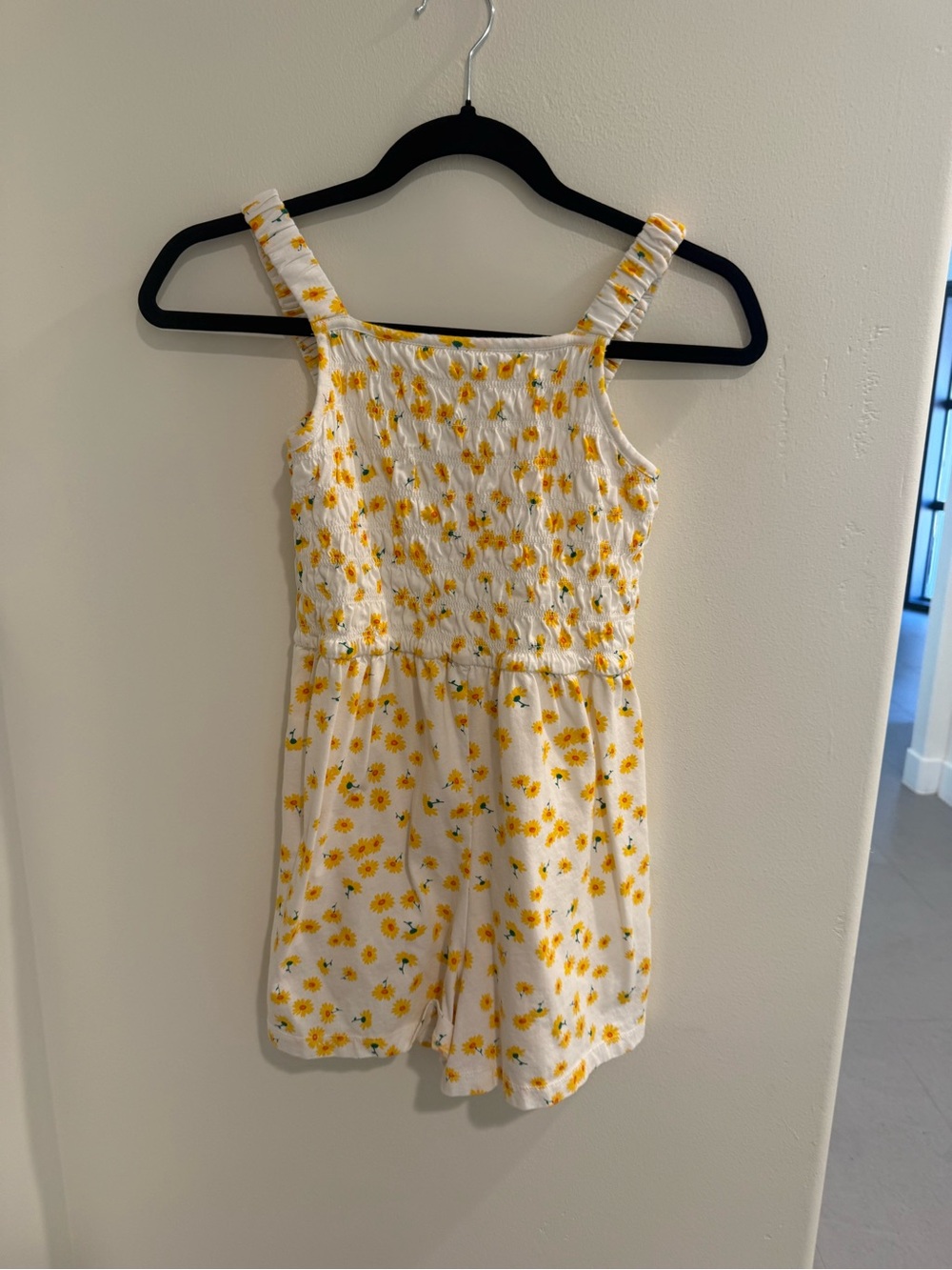 2 pack girls adorable rompers with pockets! Old navy , never worn